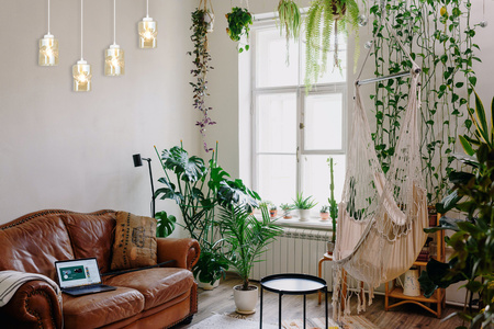 Lampa Biała Wisząca Żyrandol Listwa 4 Szklane Klosze Sufitowa Led Miodowy Klosz