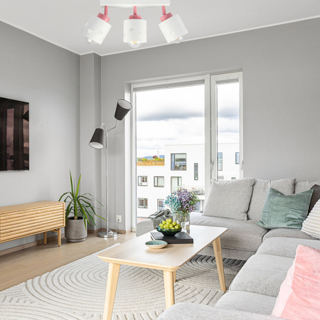 LAMPA SUFITOWA RÓŻOWA DLA DZIECI GWIAZDKI WISZĄCA BIAŁA LED RUCHOMA E27